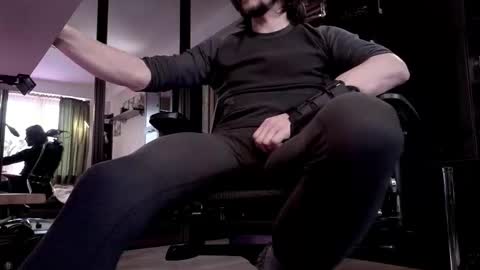 Snapshot of dl_raven chatting on 02-18-26, 06:09 Silverhand online show from 02-18-26, 06:09