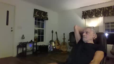 dogluc7 online show from 01-01-25, 03:56