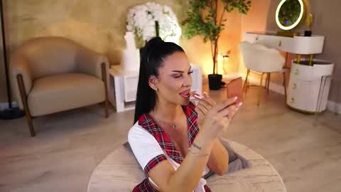 Monica online show from 09-25-25, 09:46