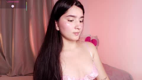 Snapshot of dolceangel__ chatting on 10-15-25, 05:40 Blair online show from 10-15-25, 05:40
