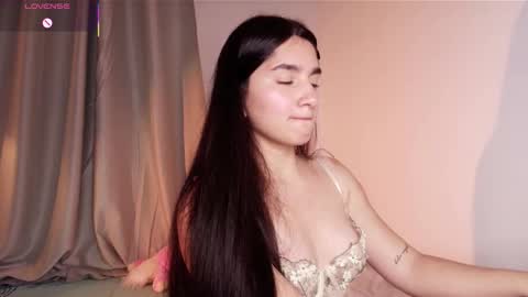 Snapshot of dolceangel__ chatting on 10-30-25, 04:58 Blair online show from 10-30-25, 04:58