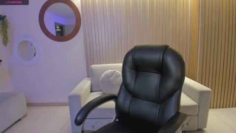 Snapshot of dolcieelliot chatting on 12-19-24, 12:12 Dolcie online show from 12-19-24, 12:12