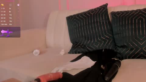 Snapshot of dolcieelliot chatting on 01-08-25, 09:44 Dolcie online show from 01-08-25, 09:44