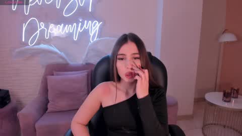 Snapshot of dolcieelliot chatting on 01-15-25, 01:41 Dolcie online show from 01-15-25, 01:41