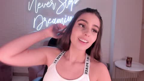 Snapshot of dolcieelliot chatting on 01-18-25, 06:10 Dolcie online show from 01-18-25, 06:10