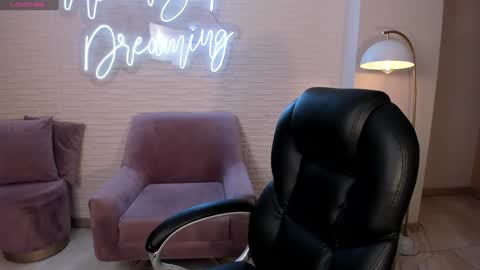 Snapshot of dolcieelliot chatting on 01-22-25, 07:13 Dolcie online show from 01-22-25, 07:13