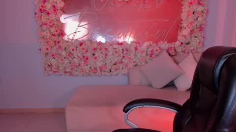 Snapshot of dolcieelliot chatting on 02-17-25, 06:04 Dolcie online show from 02-17-25, 06:04