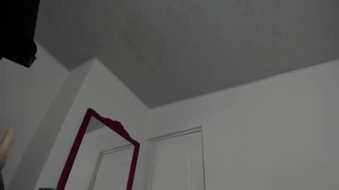 Snapshot of doll10starx chatting on 12-04-24, 05:00 Ludika Santiago online show from 12-04-24, 05:00