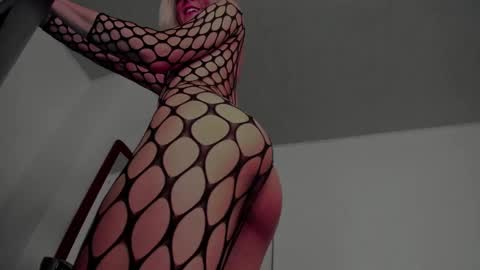 Snapshot of doll10starx chatting on 02-09-25, 02:50 Ludika Santiago online show from 02-09-25, 02:50