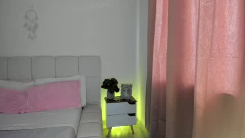 Snapshot of doll_oriana chatting on 05-03-26, 08:37 doll_oriana online show from 05-03-26, 08:37
