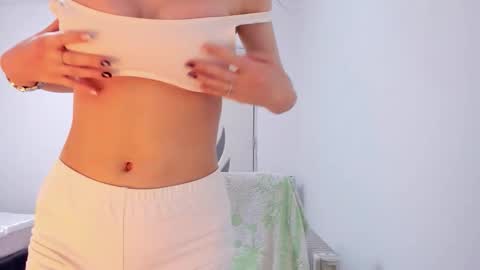 Snapshot of dollcedolly chatting on 04-01-26, 09:10 Eva online show from 04-01-26, 09:10