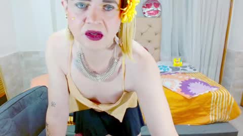 Snapshot of dolldirtyxxx1 chatting on 05-02-26, 05:01 ilona online show from 05-02-26, 05:01