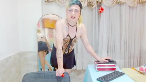 Snapshot of dolldirtyxxx1 chatting on 05-09-26, 05:23 ilona online show from 05-09-26, 05:23