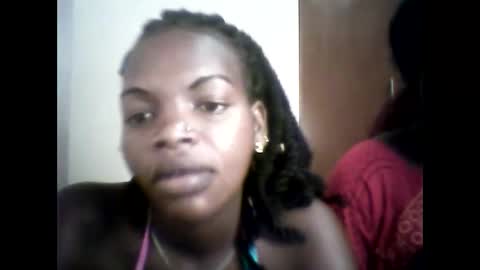 Snapshot of dollface_bella chatting on 09-19-25, 12:06 Bella online show from 09-19-25, 12:06