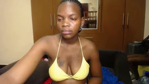 Snapshot of dollface_bella chatting on 10-16-25, 08:54 Bella online show from 10-16-25, 08:54