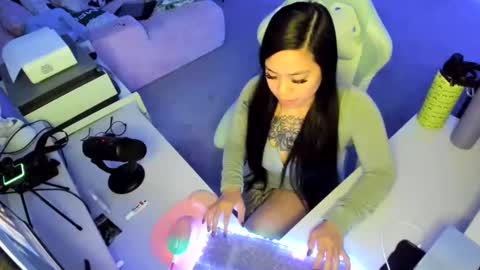 DOLLLFACE online show from 01-06-26, 04:38