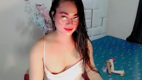 Snapshot of dolly_yume chatting on 09-16-25, 01:01 YUMEE online show from 09-16-25, 01:01