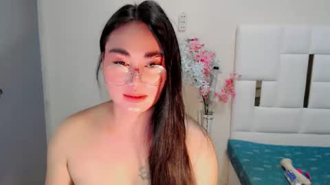 Snapshot of dolly_yume chatting on 09-17-25, 07:54 YUMEE online show from 09-17-25, 07:54