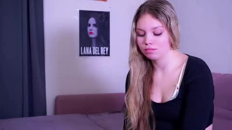 Emma online show from 03-11-25, 03:12