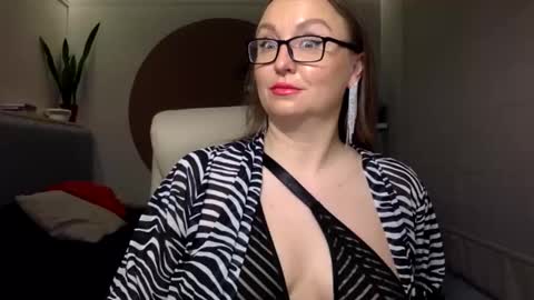 DOM MUMMY online show from 11-05-25, 06:02