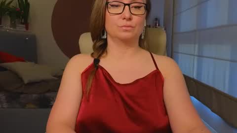 Snapshot of dom_mummy chatting on 04-02-26, 02:15 DOM MUMMY online show from 04-02-26, 02:15