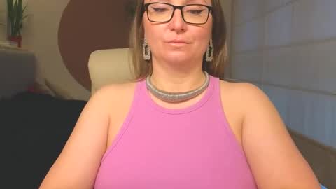 Snapshot of dom_mummy chatting on 04-26-26, 06:44 DOM MUMMY online show from 04-26-26, 06:44
