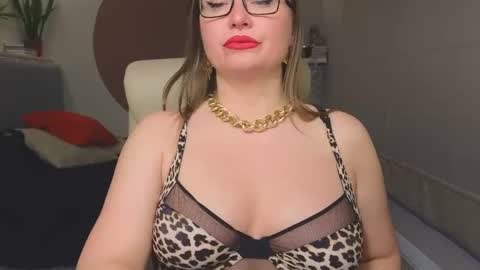 Snapshot of dom_mummy chatting on 04-29-26, 05:52 DOM MUMMY online show from 04-29-26, 05:52