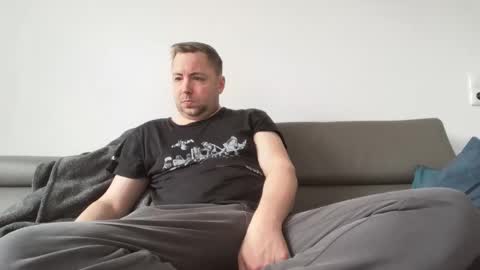 dombio_12 online show from 04-12-26, 11:04