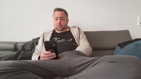 dombio_12 online show from 04-18-26, 10:52