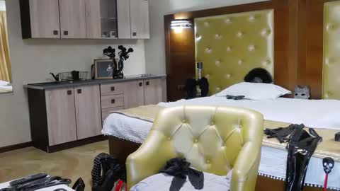 domcaprisse online show from 02-16-25, 11:49