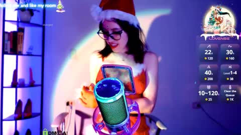 Snapshot of domgiirl chatting on 12-26-24, 09:37 Mistress online show from 12-26-24, 09:37