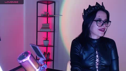 Snapshot of domgiirl chatting on 09-08-25, 03:11 Mistress online show from 09-08-25, 03:11