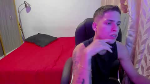 Snapshot of domi_master chatting on 10-17-25, 12:47 MASTER online show from 10-17-25, 12:47