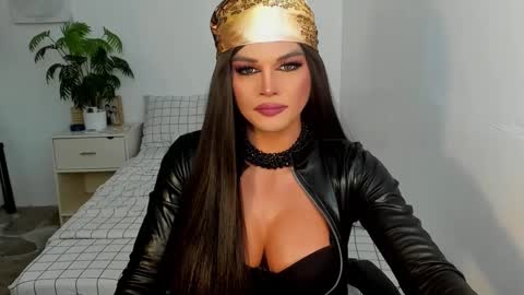 Snapshot of domina_angela chatting on 01-19-25, 06:31 ANGELA online show from 01-19-25, 06:31