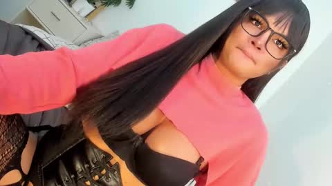 Snapshot of domina_angela chatting on 02-14-25, 11:53 ANGELA online show from 02-14-25, 11:53