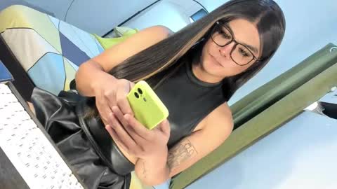 Snapshot of domina_angela chatting on 09-19-25, 02:35 ANGELA online show from 09-19-25, 02:35