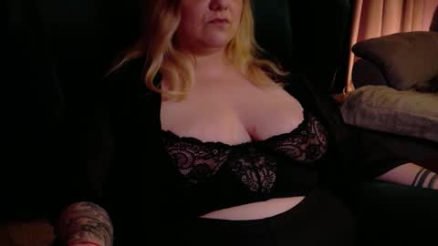 Snapshot of dominasadique chatting on 05-19-26, 09:32 SADE online show from 05-19-26, 09:32