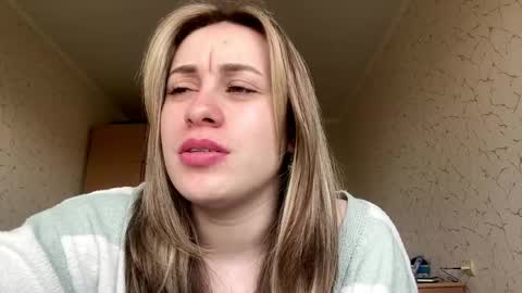 Mia online show from 04-16-26, 08:04