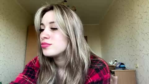Mia online show from 04-26-26, 08:01