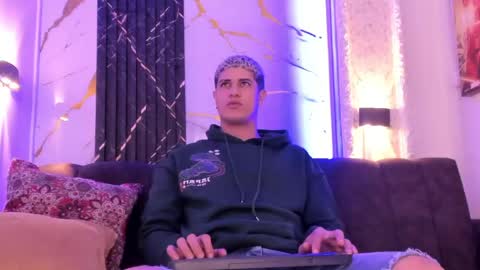DOMI online show from 04-30-26, 03:24