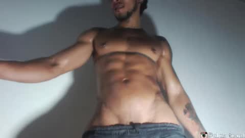 Snapshot of dominic_donnovan chatting on 10-16-25, 06:25 DOMI online show from 10-16-25, 06:25