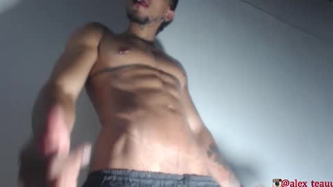 Snapshot of dominic_donnovan chatting on 10-23-25, 06:23 DOMI online show from 10-23-25, 06:23