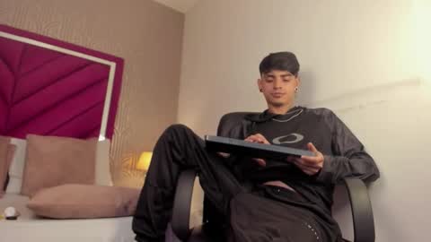 Dominic foox online show from 03-21-26, 04:43