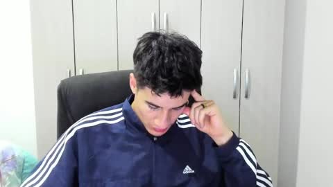 Snapshot of dominic_radccliffe chatting on 05-15-26, 02:40 Your real love online show from 05-15-26, 02:40