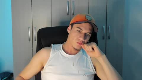 Snapshot of dominic_radccliffe chatting on 06-08-26, 01:28 Your real love online show from 06-08-26, 01:28