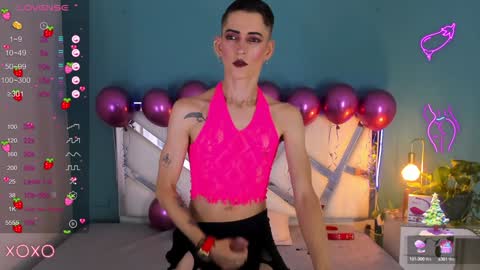 Snapshot of dominic_thailor chatting on 12-24-24, 05:55 Dominic online show from 12-24-24, 05:55