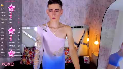 Snapshot of dominic_thailor chatting on 09-18-25, 02:19 Dominic online show from 09-18-25, 02:19