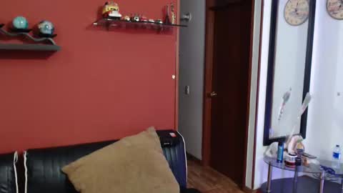 Snapshot of dominichornet chatting on 12-25-24, 02:03 DOMINIC online show from 12-25-24, 02:03