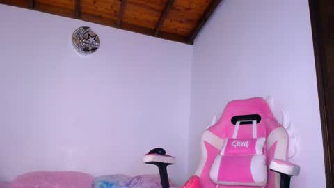 Snapshot of dominika_angel chatting on 03-22-26, 11:13 online show from 03-22-26, 11:13