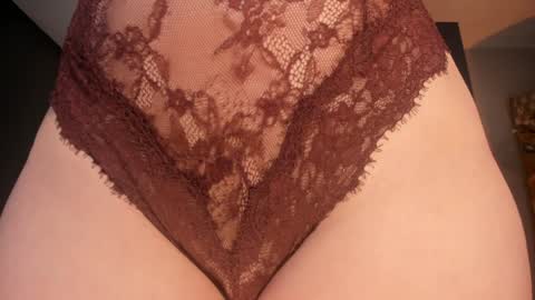 Snapshot of dominiquevega_ chatting on 01-15-25, 03:11 Dominique online show from 01-15-25, 03:11